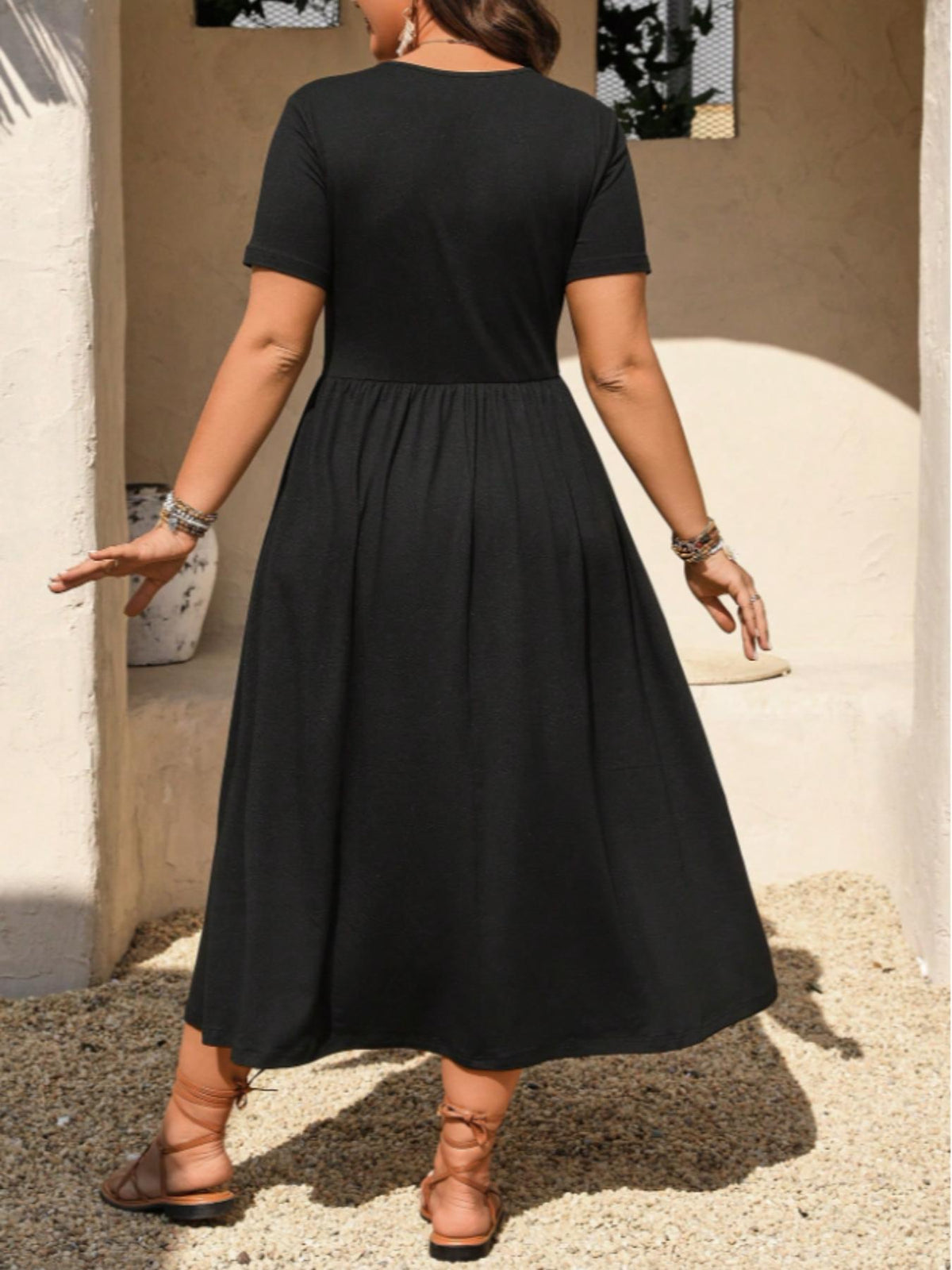 Figurfreundliches V‑Ausschnitt‑Kleid