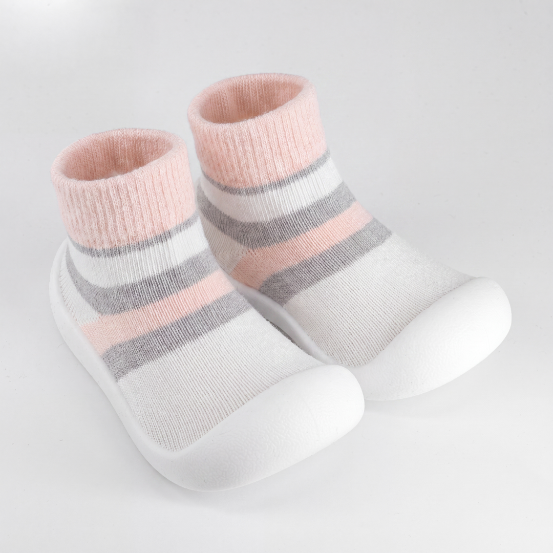 Tiny Explorings™ Kuschelige Sockenschuhe für kleine Entdecker